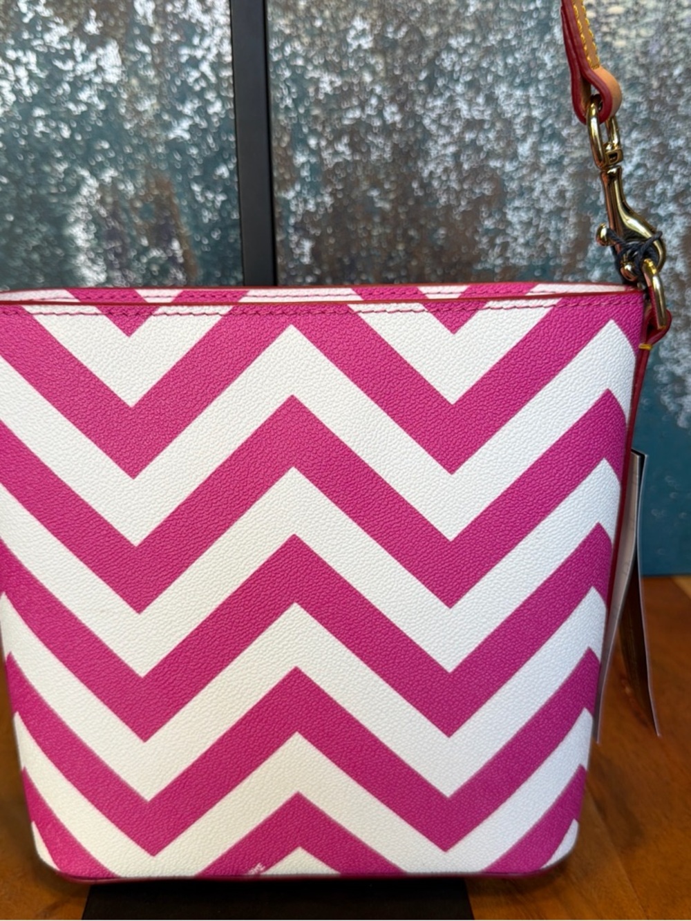 Dooney & Bourke Barbiecore Pink/White Chevron Crossbody NWT - Picture 6 of 15